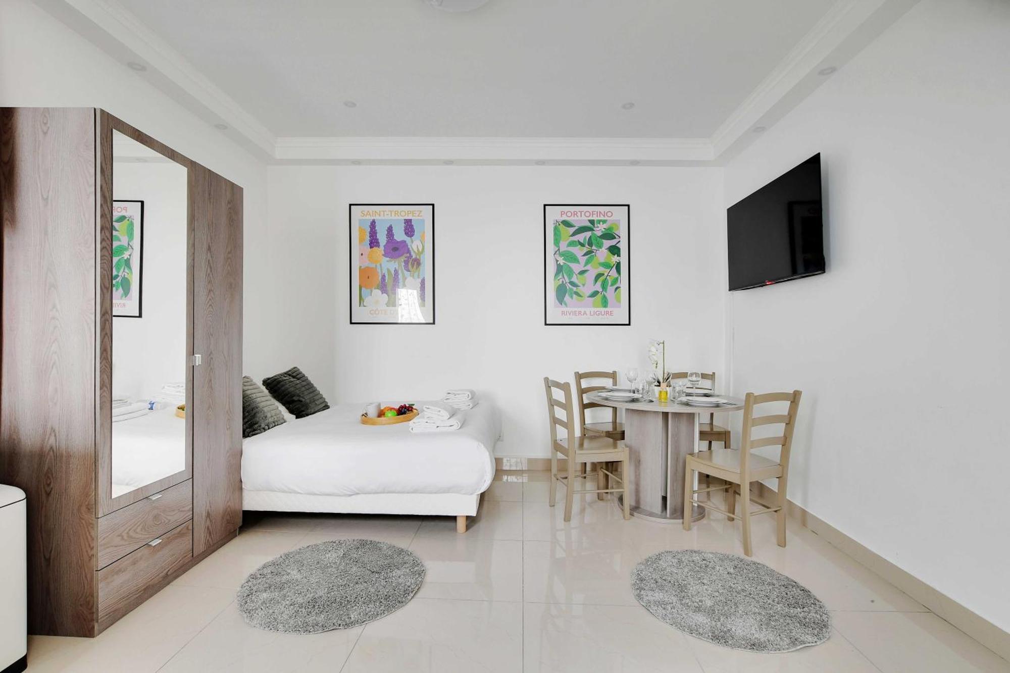 Charming For 2 - Near Voltaire & 11th Arr Town Hall,